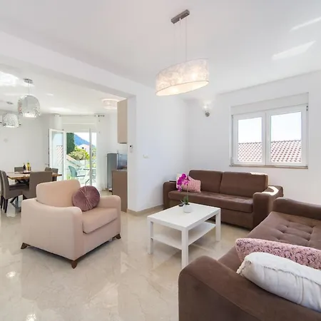 Zvonik * 布里斯特